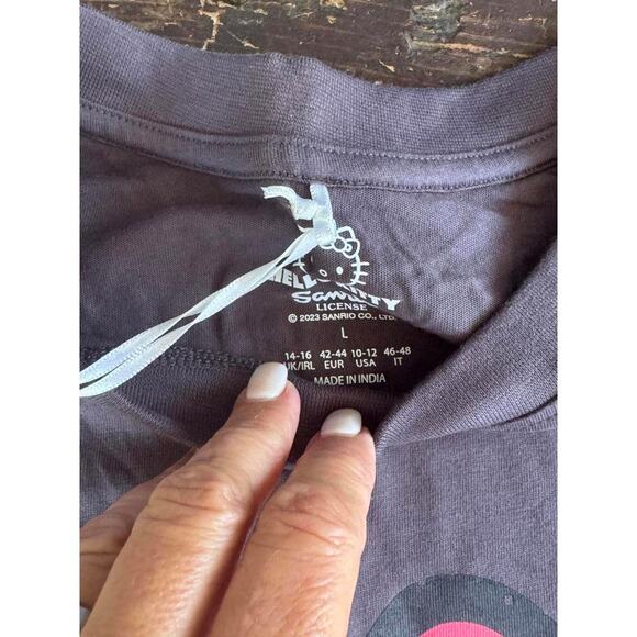 Hello Kitty sleep shirt NWT - Picture 3 of 3